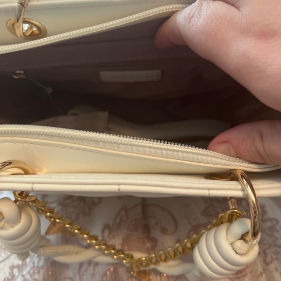 White purse - Picture 2 of 2